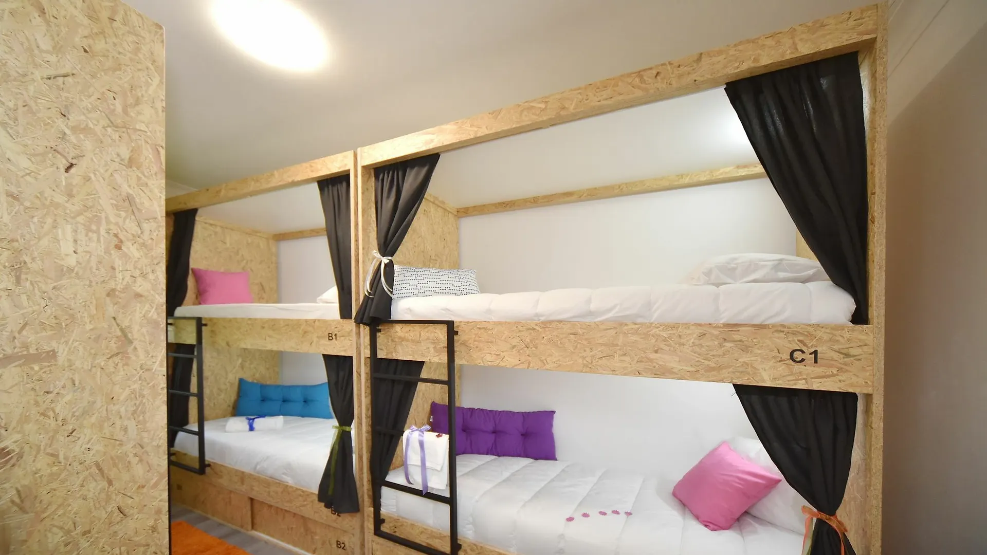 Tuk Tuk Hostel Lisbon