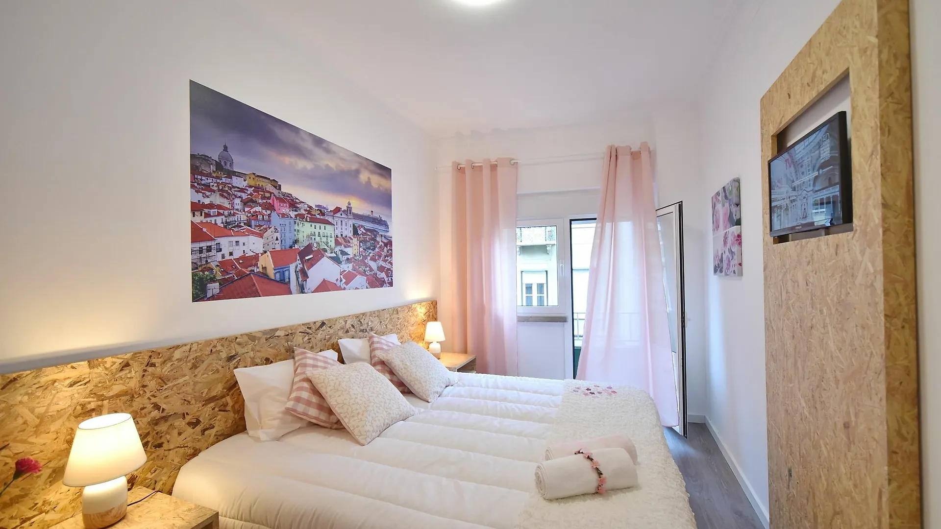 Tuk Tuk Hostel Lisbon