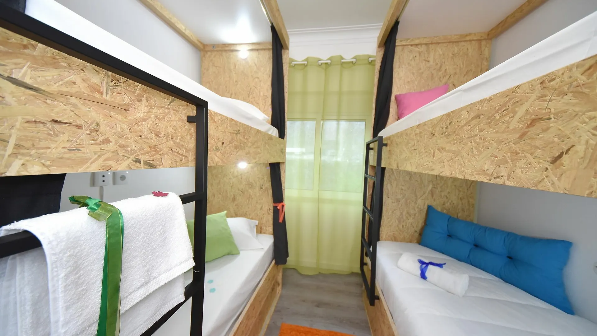 Tuk Tuk Hostel Lisbon